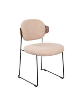 Zénith Chair in Bouclé Caramel met Walnootaccenten en Zwart Metalen Frame